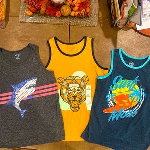 (3) Boys Sleeveless Tanks- S (6/7)